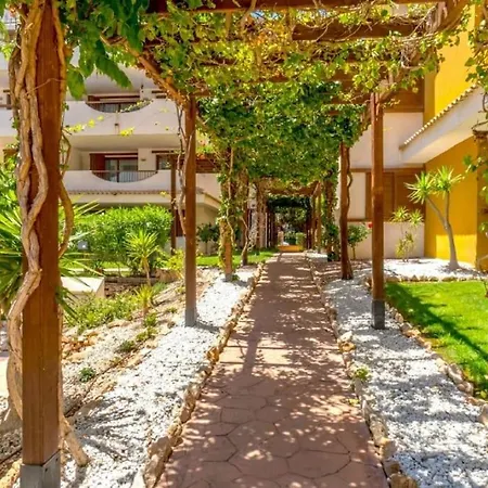 Espana - Punta Prima Orihuela Costa - Large For 6-people 85m2 And Terrace 40m2 Air Conditioning Wi-fi Living Kitchen 2 Bedrooms 2 Bathrooms 3 Swimming Pools Parking Security To The Sea 200m Only 40 Min To The Airport *