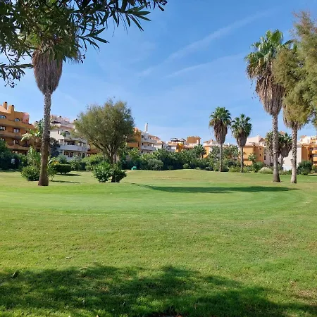 Lägenhet Espana - Punta Prima Orihuela Costa - Large For 6-people 85m2 And Terrace 40m2 Air Conditioning Wi-fi Living Kitchen 2 Bedrooms 2 Bathrooms 3 Swimming Pools Parking Security To The Sea 200m Only 40 Min To The Airport *