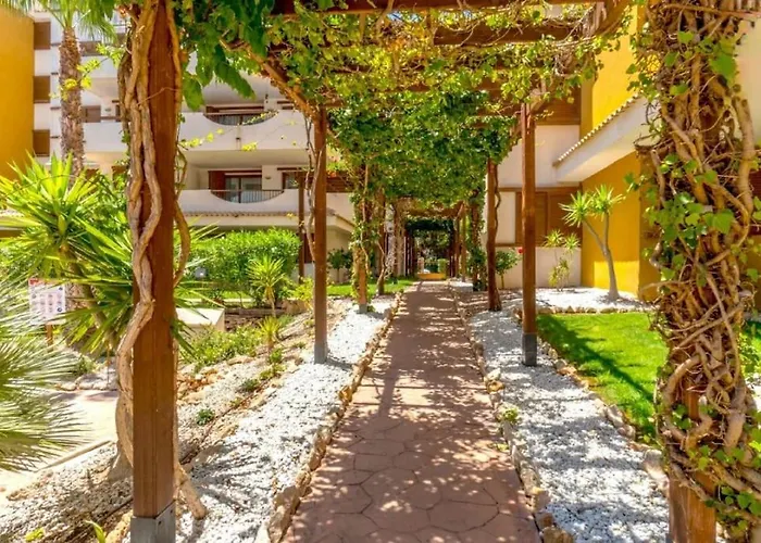 Espana - Punta Prima Orihuela Costa - Large For 6-people 85m2 And Terrace 40m2 Air Conditioning Wi-fi Living Kitchen 2 Bedrooms 2 Bathrooms 3 Swimming Pools Parking Security To The Sea 200m Only 40 Min To The Airport *